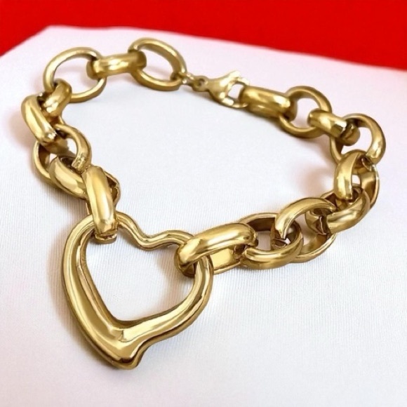 Gold Heart Link Bracelet - Picture 1 of 1